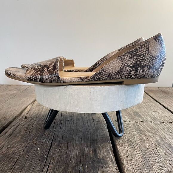 JustFab Chic & Go Faux Snake Skin Flats Size 11M EUC - Picture 2 of 8